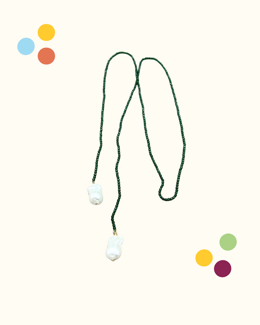 Collana lunga verde con perle
