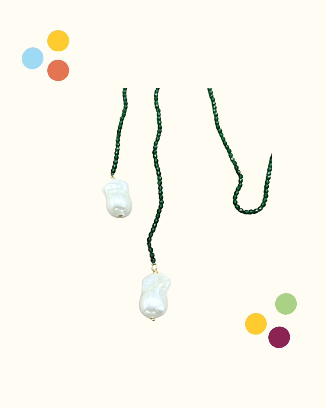 Collana lunga verde con perle