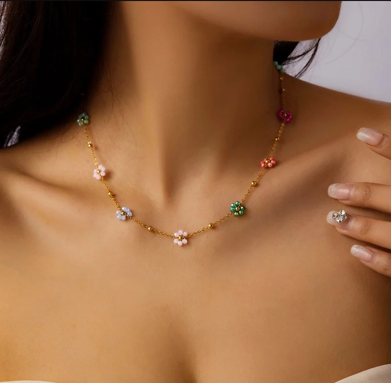 Collana fiorellini perline