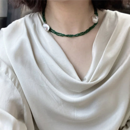 Collana lunga verde con perle